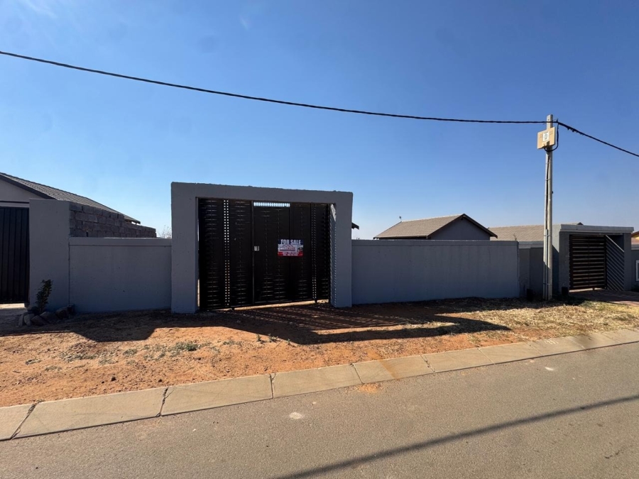 2 Bedroom Property for Sale in Toekomsrus Gauteng