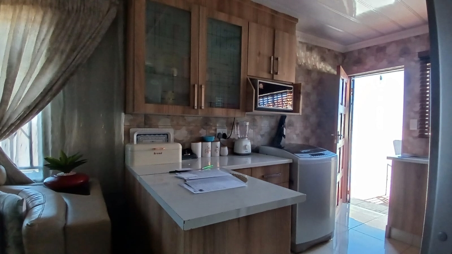 2 Bedroom Property for Sale in Lower Finsbury Gauteng