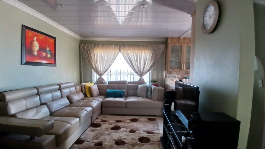 2 Bedroom Property for Sale in Lower Finsbury Gauteng
