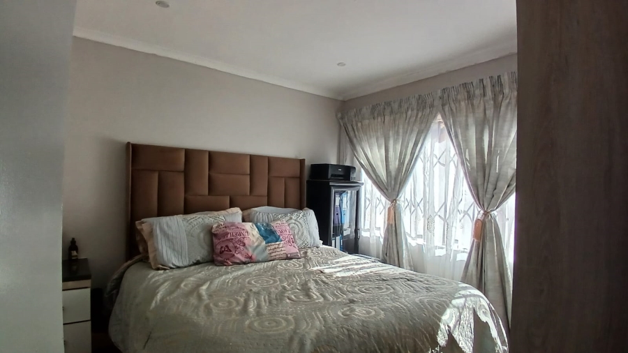 2 Bedroom Property for Sale in Lower Finsbury Gauteng