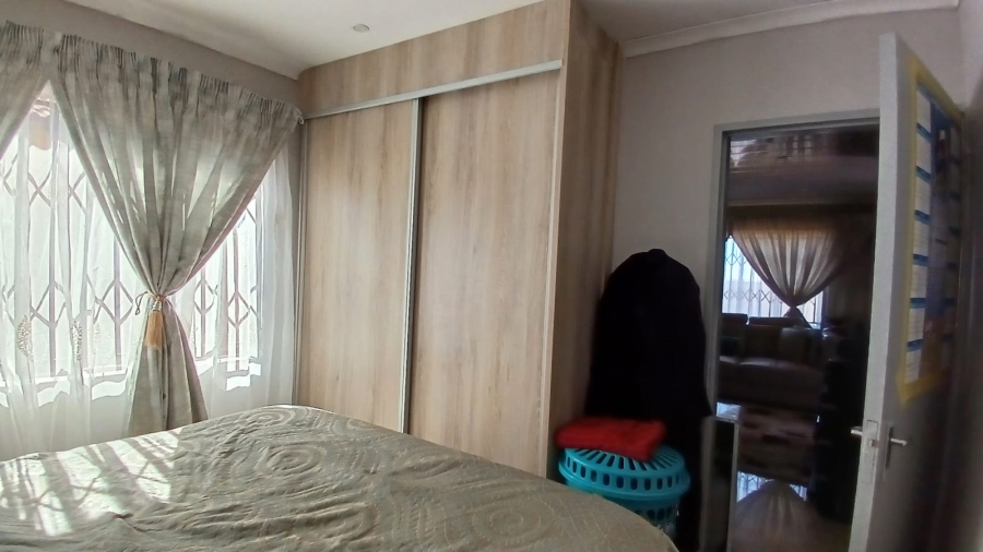 2 Bedroom Property for Sale in Lower Finsbury Gauteng