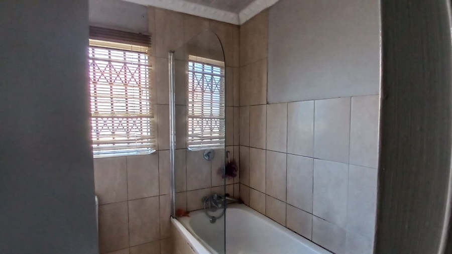2 Bedroom Property for Sale in Lower Finsbury Gauteng