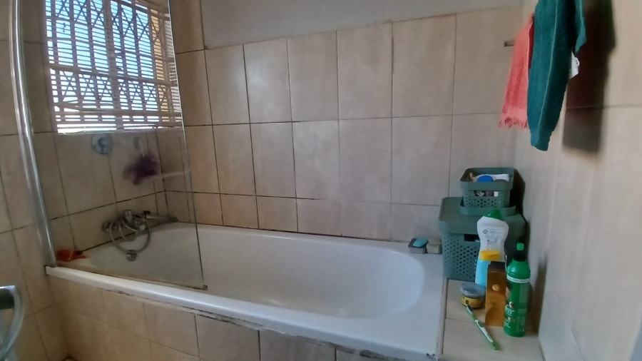 2 Bedroom Property for Sale in Lower Finsbury Gauteng