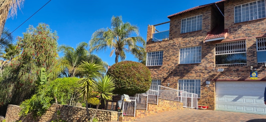 5 Bedroom Property for Sale in Rant En Dal Gauteng