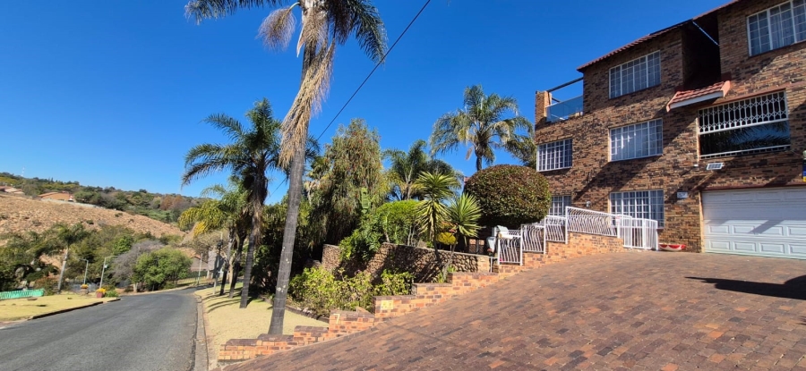 5 Bedroom Property for Sale in Rant En Dal Gauteng