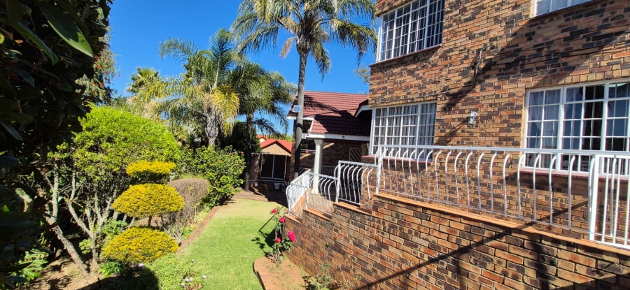 5 Bedroom Property for Sale in Rant En Dal Gauteng