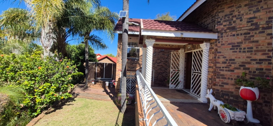 5 Bedroom Property for Sale in Rant En Dal Gauteng