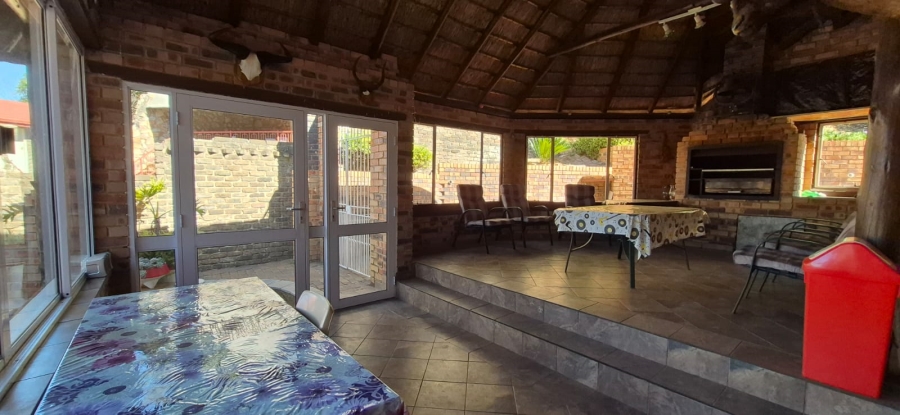 5 Bedroom Property for Sale in Rant En Dal Gauteng