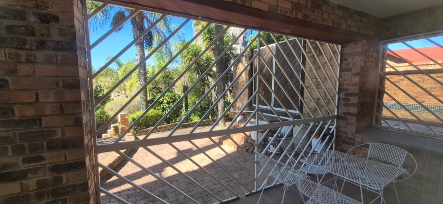 5 Bedroom Property for Sale in Rant En Dal Gauteng