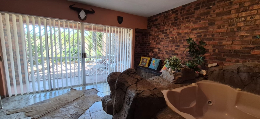 5 Bedroom Property for Sale in Rant En Dal Gauteng