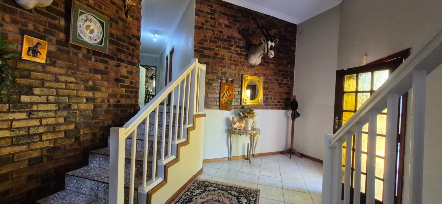 5 Bedroom Property for Sale in Rant En Dal Gauteng