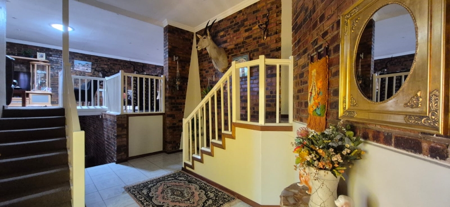 5 Bedroom Property for Sale in Rant En Dal Gauteng
