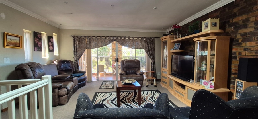 5 Bedroom Property for Sale in Rant En Dal Gauteng