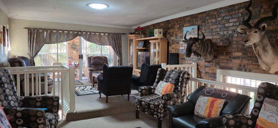 5 Bedroom Property for Sale in Rant En Dal Gauteng