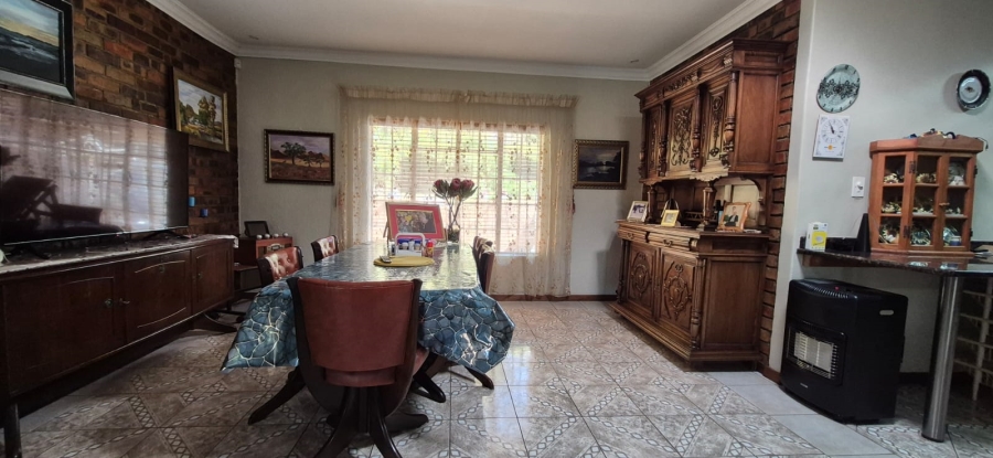 5 Bedroom Property for Sale in Rant En Dal Gauteng