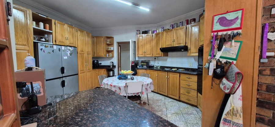 5 Bedroom Property for Sale in Rant En Dal Gauteng