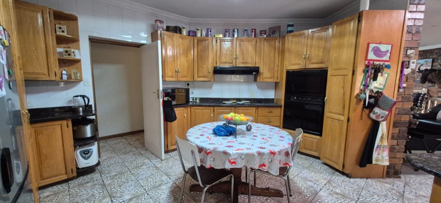 5 Bedroom Property for Sale in Rant En Dal Gauteng