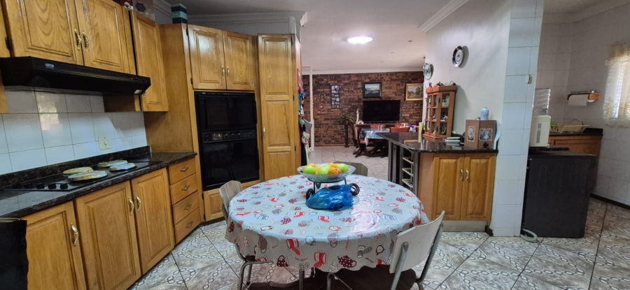 5 Bedroom Property for Sale in Rant En Dal Gauteng