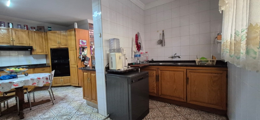5 Bedroom Property for Sale in Rant En Dal Gauteng