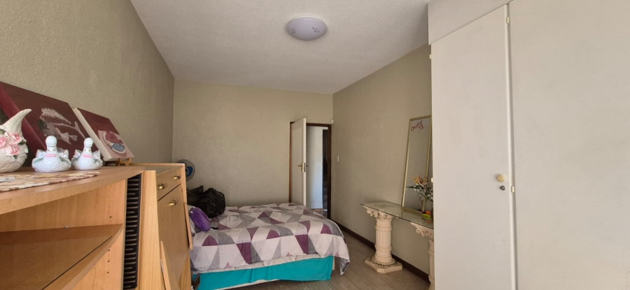 5 Bedroom Property for Sale in Rant En Dal Gauteng