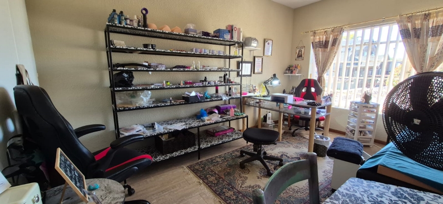 5 Bedroom Property for Sale in Rant En Dal Gauteng
