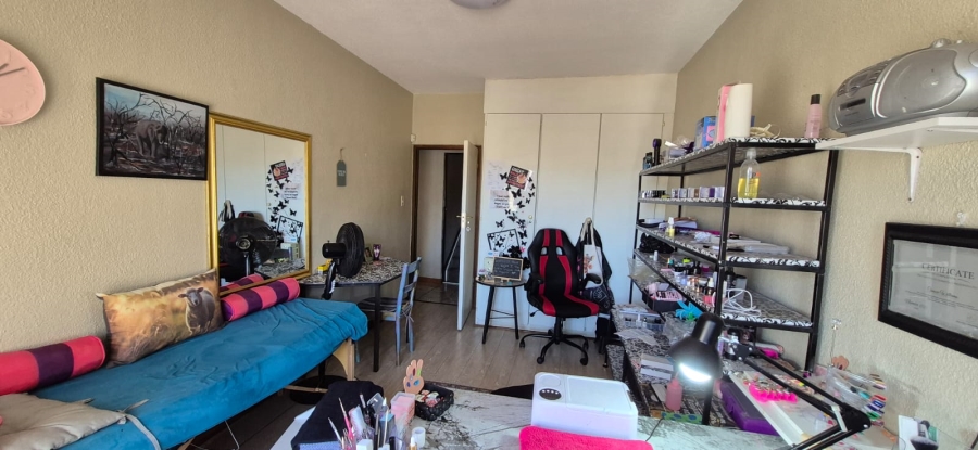 5 Bedroom Property for Sale in Rant En Dal Gauteng