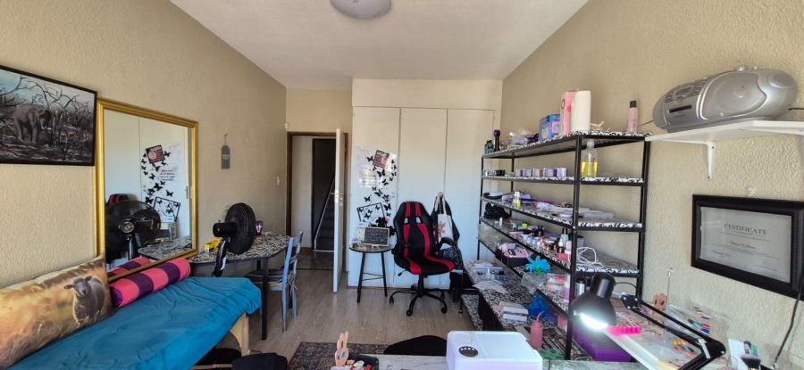 5 Bedroom Property for Sale in Rant En Dal Gauteng