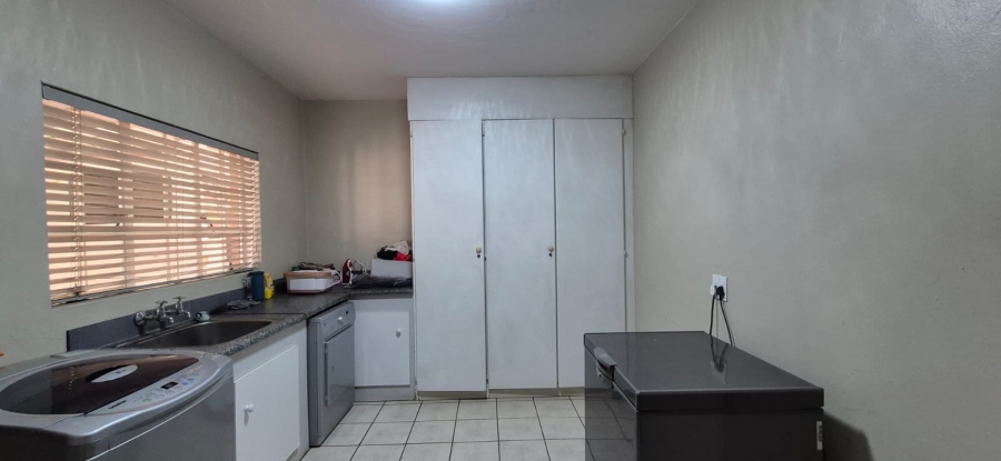 5 Bedroom Property for Sale in Rant En Dal Gauteng