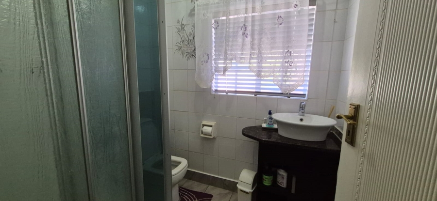 5 Bedroom Property for Sale in Rant En Dal Gauteng