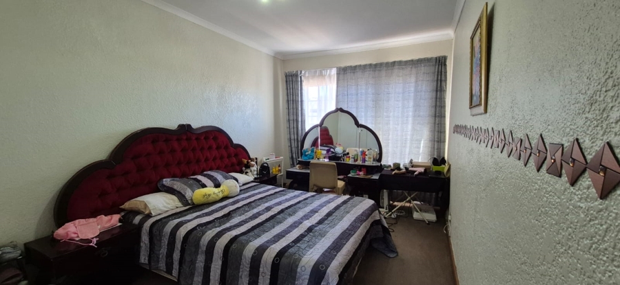 5 Bedroom Property for Sale in Rant En Dal Gauteng