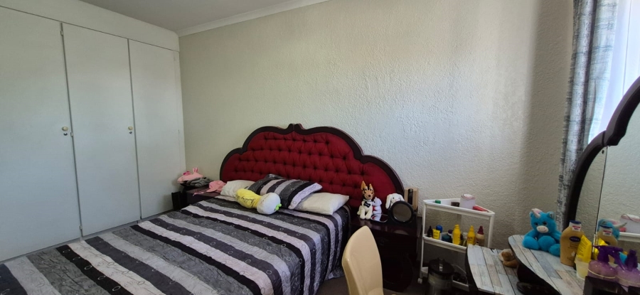 5 Bedroom Property for Sale in Rant En Dal Gauteng