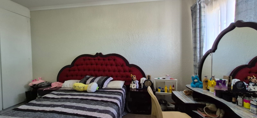 5 Bedroom Property for Sale in Rant En Dal Gauteng