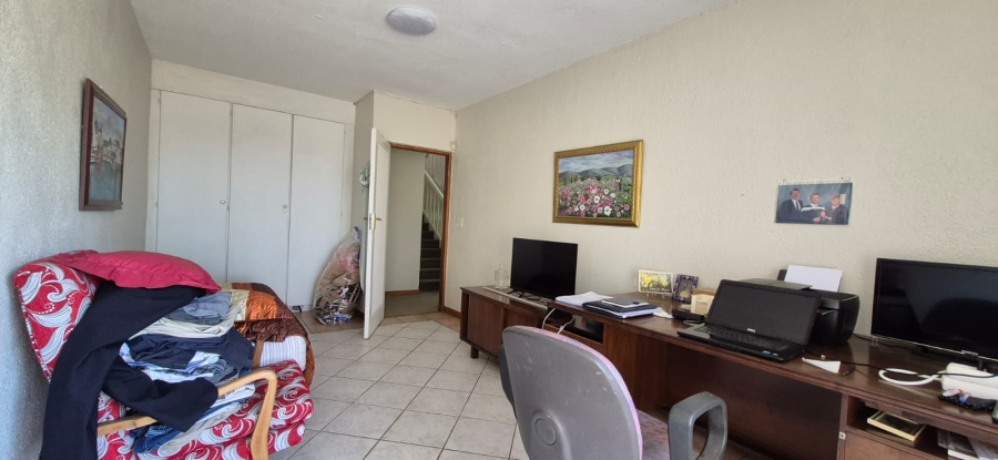 5 Bedroom Property for Sale in Rant En Dal Gauteng