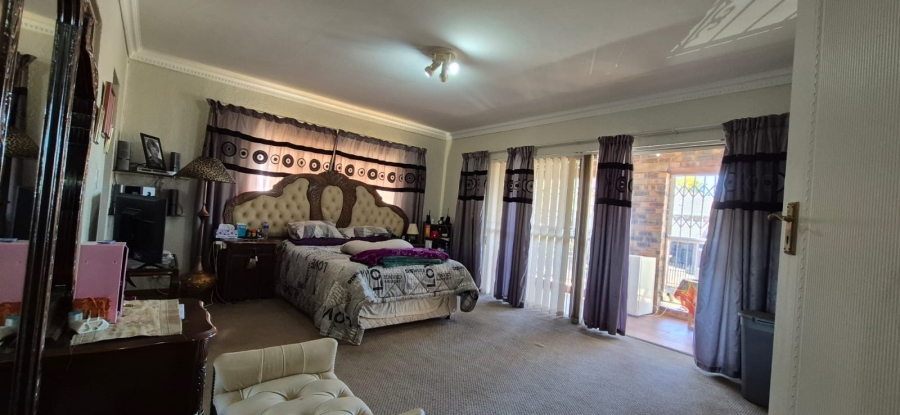5 Bedroom Property for Sale in Rant En Dal Gauteng