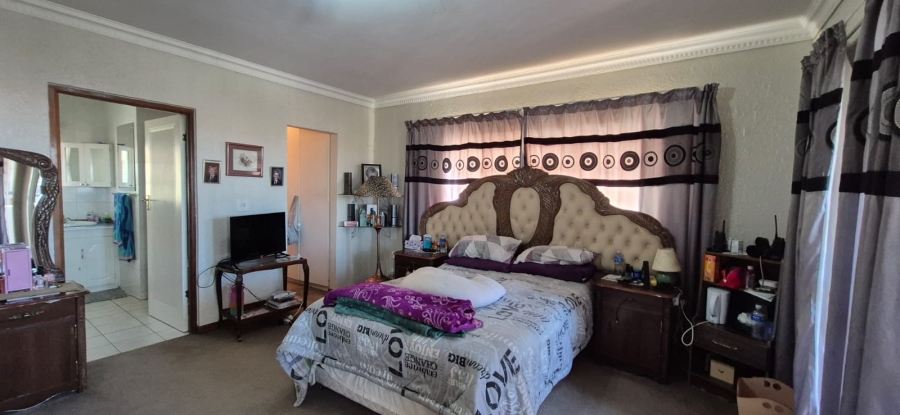 5 Bedroom Property for Sale in Rant En Dal Gauteng