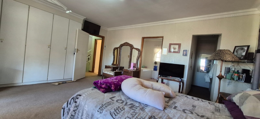 5 Bedroom Property for Sale in Rant En Dal Gauteng