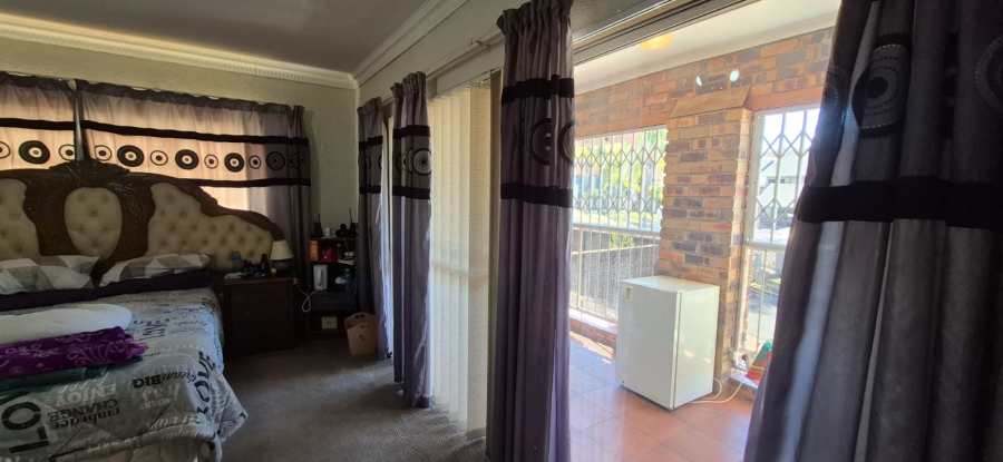 5 Bedroom Property for Sale in Rant En Dal Gauteng