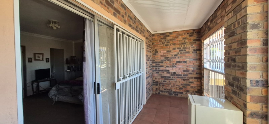 5 Bedroom Property for Sale in Rant En Dal Gauteng
