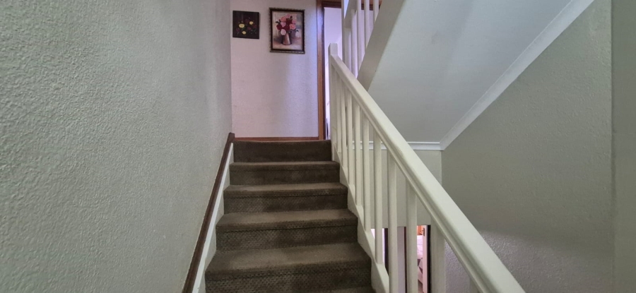 5 Bedroom Property for Sale in Rant En Dal Gauteng
