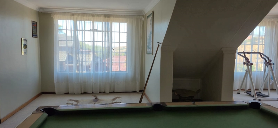 5 Bedroom Property for Sale in Rant En Dal Gauteng