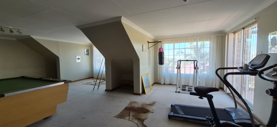 5 Bedroom Property for Sale in Rant En Dal Gauteng