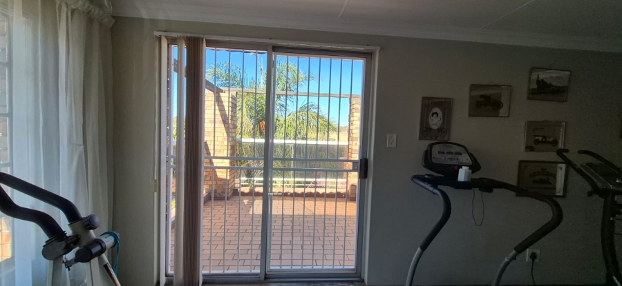 5 Bedroom Property for Sale in Rant En Dal Gauteng