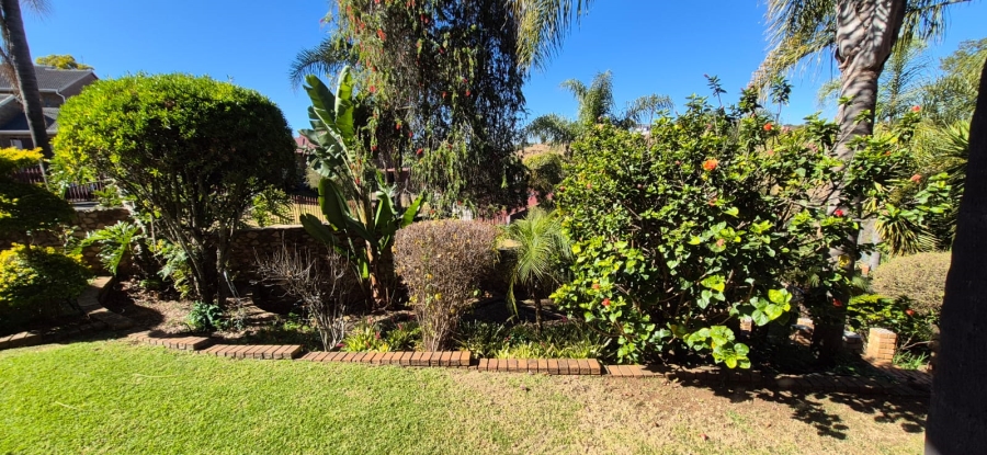 5 Bedroom Property for Sale in Rant En Dal Gauteng