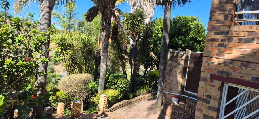 5 Bedroom Property for Sale in Rant En Dal Gauteng
