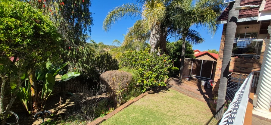 5 Bedroom Property for Sale in Rant En Dal Gauteng