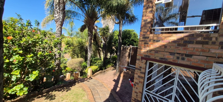 5 Bedroom Property for Sale in Rant En Dal Gauteng