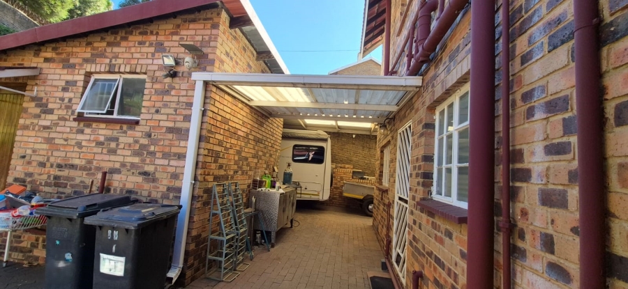 5 Bedroom Property for Sale in Rant En Dal Gauteng