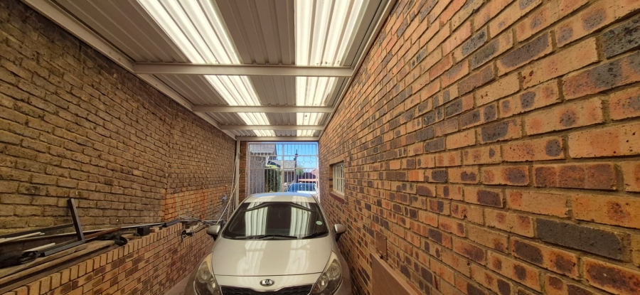 5 Bedroom Property for Sale in Rant En Dal Gauteng