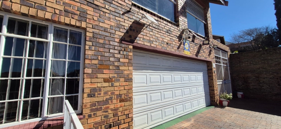 5 Bedroom Property for Sale in Rant En Dal Gauteng