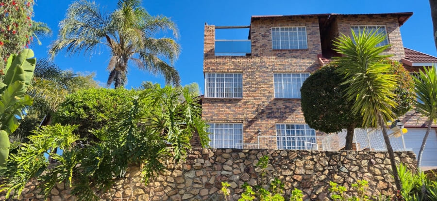 5 Bedroom Property for Sale in Rant En Dal Gauteng